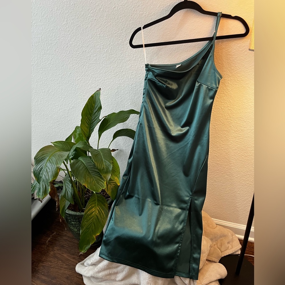 🌱XS One Shoulder Green Front Slip Maxi Dress